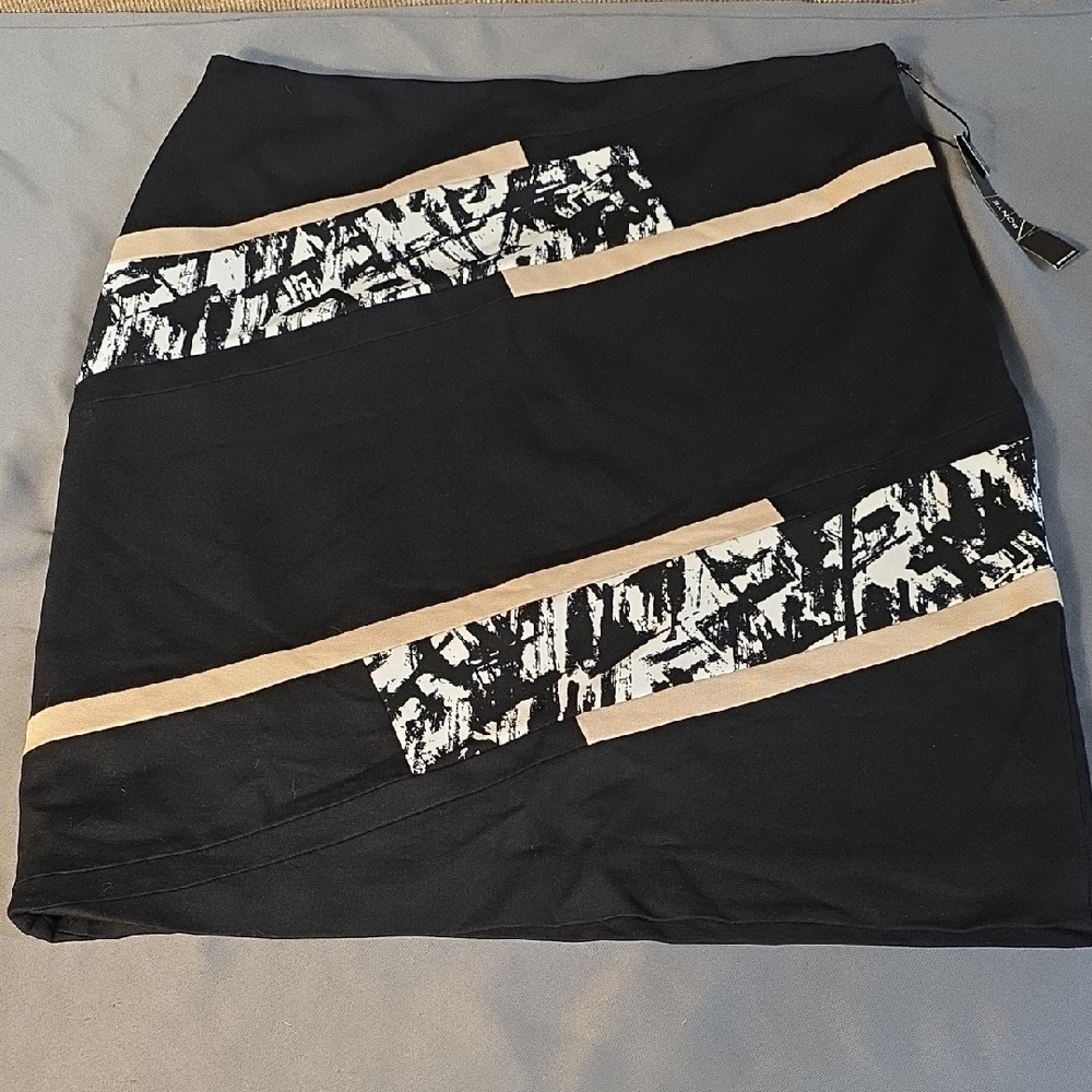 White House Black Market Black and Cream Pencil Skirt